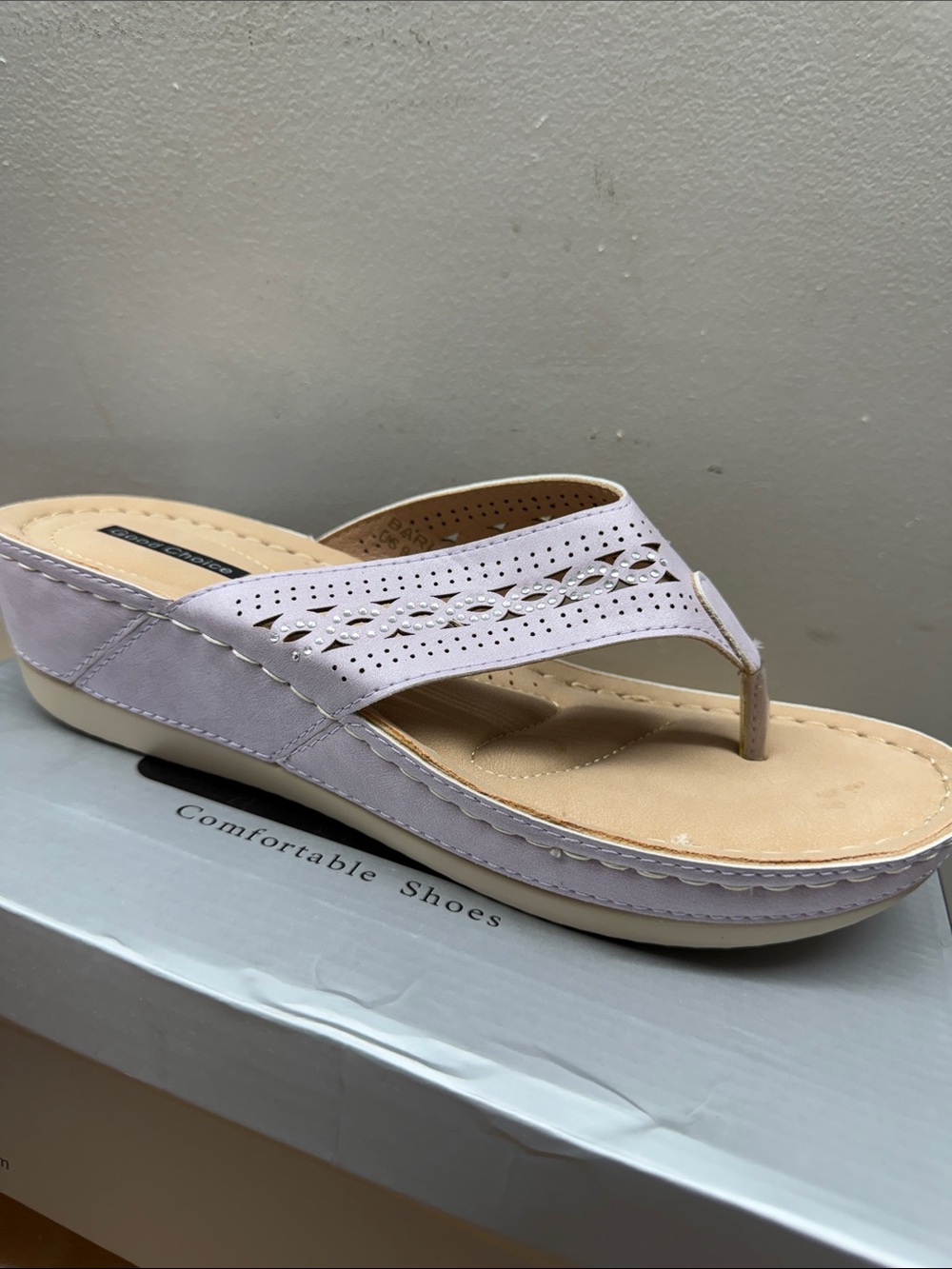 Good Choice BARI Lavender Wedge Thong Sandal w/ Cushioned Footbed Women size 9.5